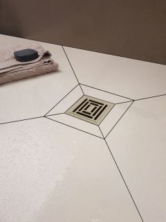 Душевой трап Berges Wasserhaus Zentrum Uno 090371 10х10 Матовый хром