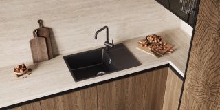 Смеситель для кухни Ulgran Classic U-023-308 с высоким поворотным изливом чёрный