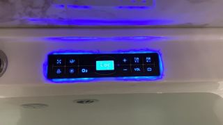 Гидромассажная акриловая ванна Frank F150 пристенная 1700х850х600